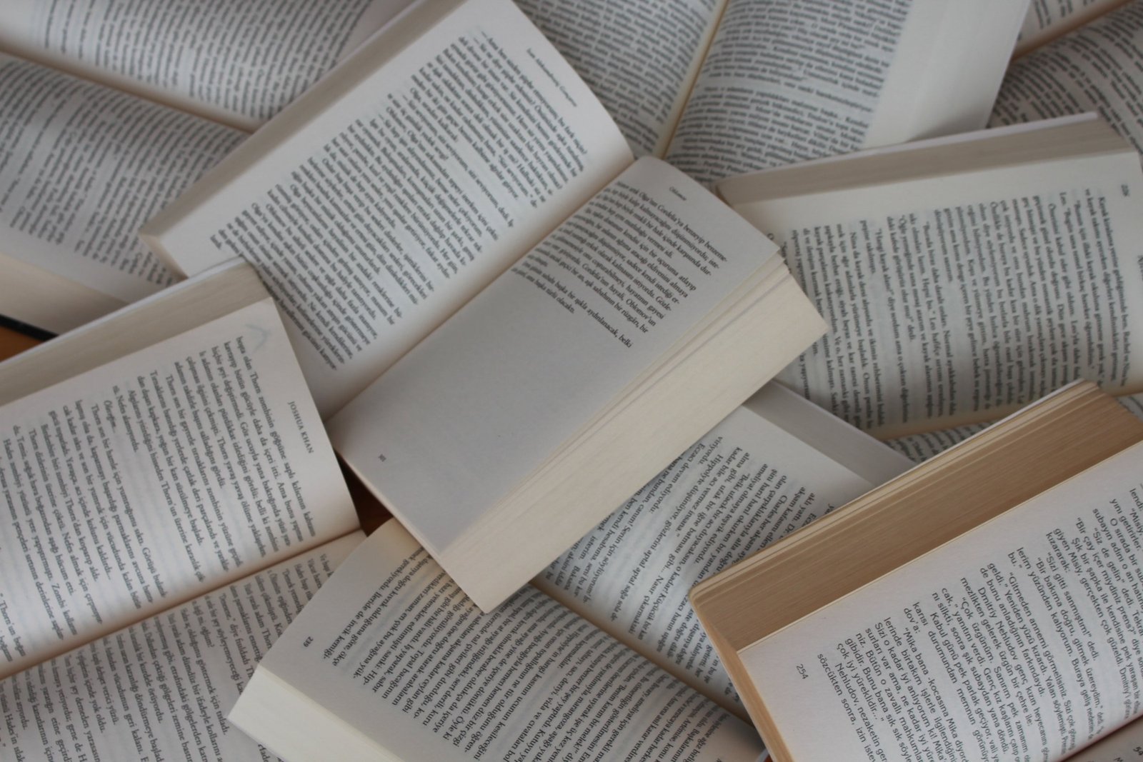 Read more about the article The Publishing Industry: A Complete Guide to the World of Books